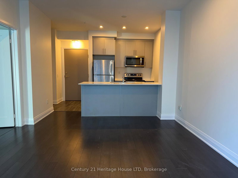 401 - 16 Concord Pl, Grimsby, L3M 4E8 | Image 2