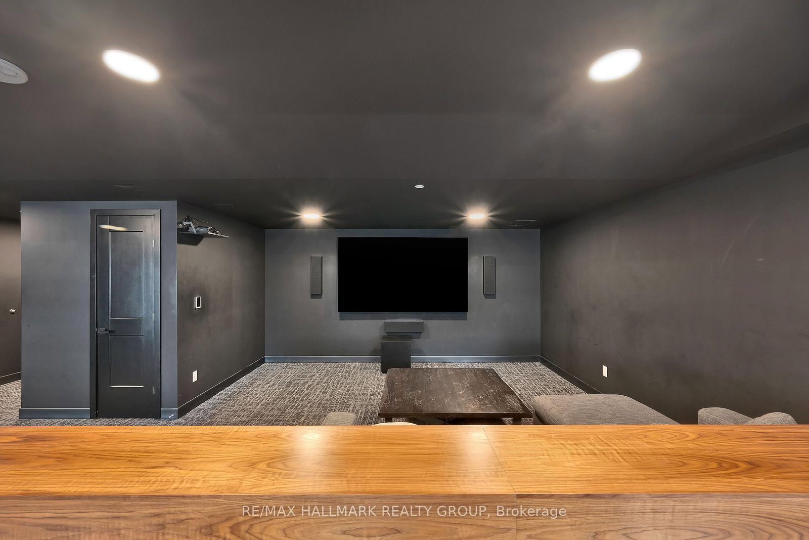 340 Queen Street, Unit 401 - Photo 40