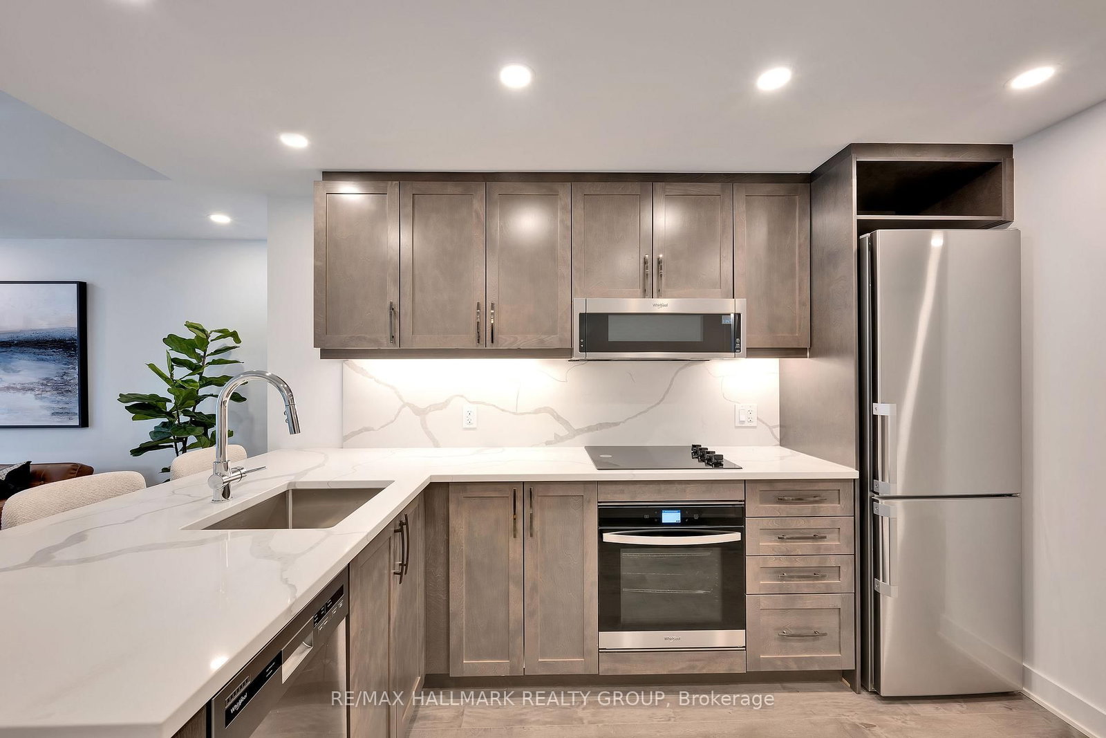 340 Queen Street, Unit 401 - Photo 6