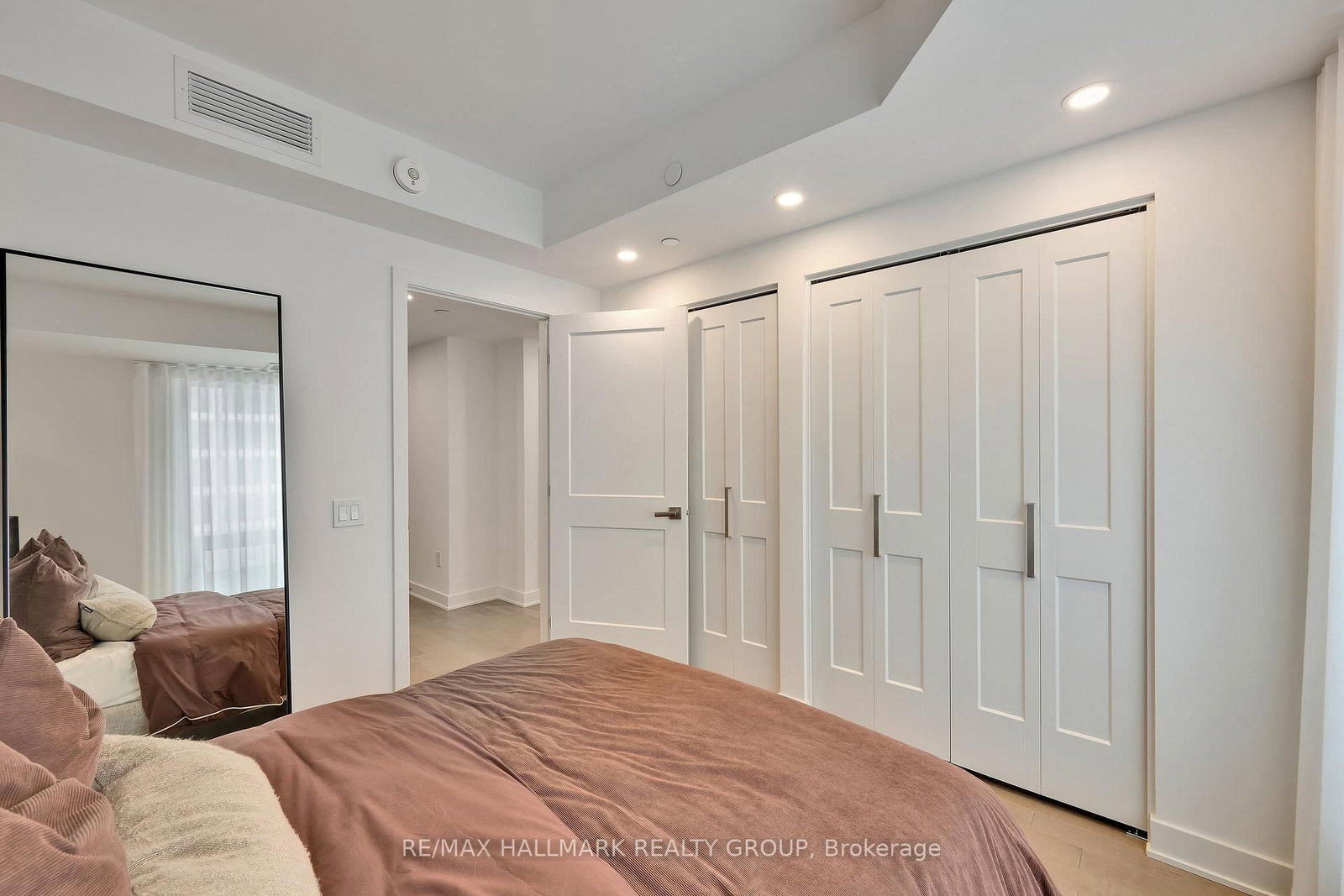 340 Queen Street, Unit 1406 - Photo 8