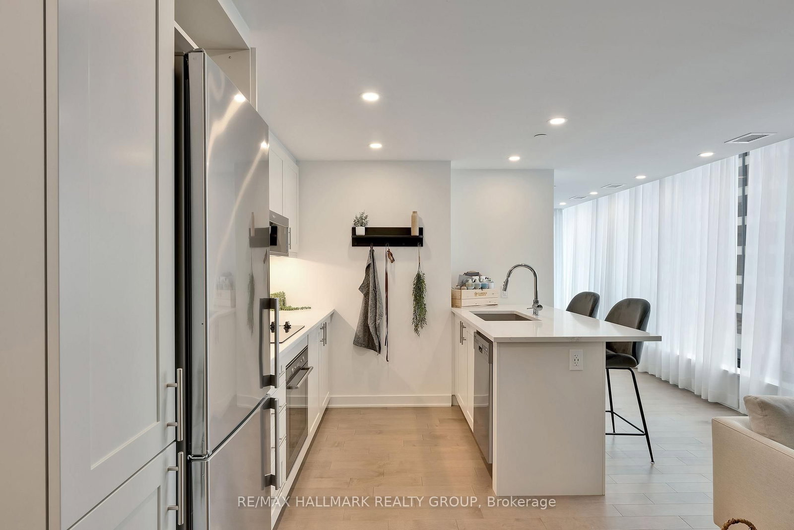 340 Queen Street, Unit 406 - Photo 15