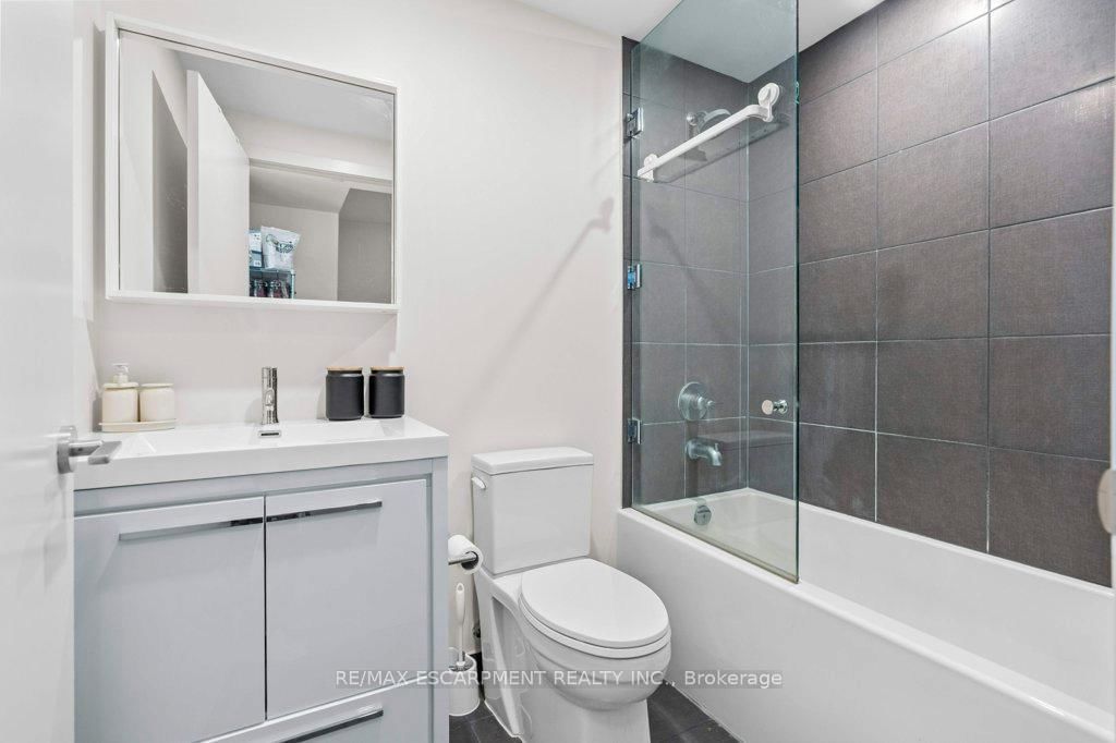 Condo for sale at 415-212 KING WILLIAM Street, Hamilton, Ontario, L8N 1B5 - Beasley - MLS: X12984818