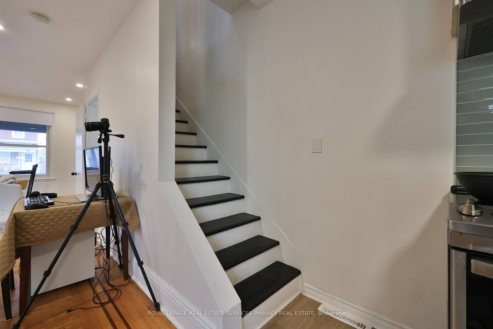 Detached House for sale at 88 Chestnut Avenue, Hamilton, Ontario, L8L 6K9 - Gibson - MLS: X12984912