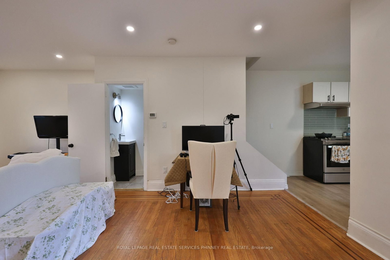 Detached House for sale at 88 Chestnut Avenue, Hamilton, Ontario, L8L 6K9 - Gibson - MLS: X12984912