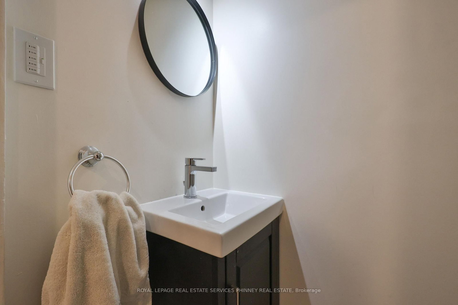 Detached House for sale at 88 Chestnut Avenue, Hamilton, Ontario, L8L 6K9 - Gibson - MLS: X12984912