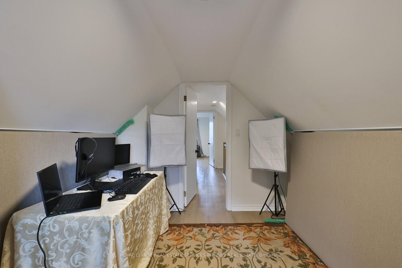 Detached House for sale at 88 Chestnut Avenue, Hamilton, Ontario, L8L 6K9 - Gibson - MLS: X12984912