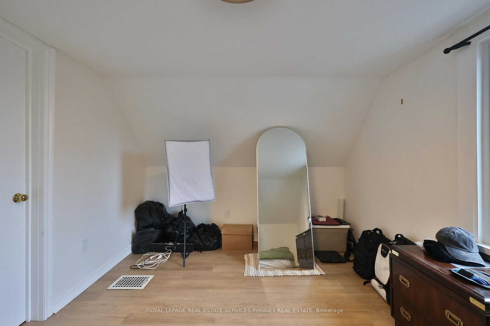 Detached House for sale at 88 Chestnut Avenue, Hamilton, Ontario, L8L 6K9 - Gibson - MLS: X12984912