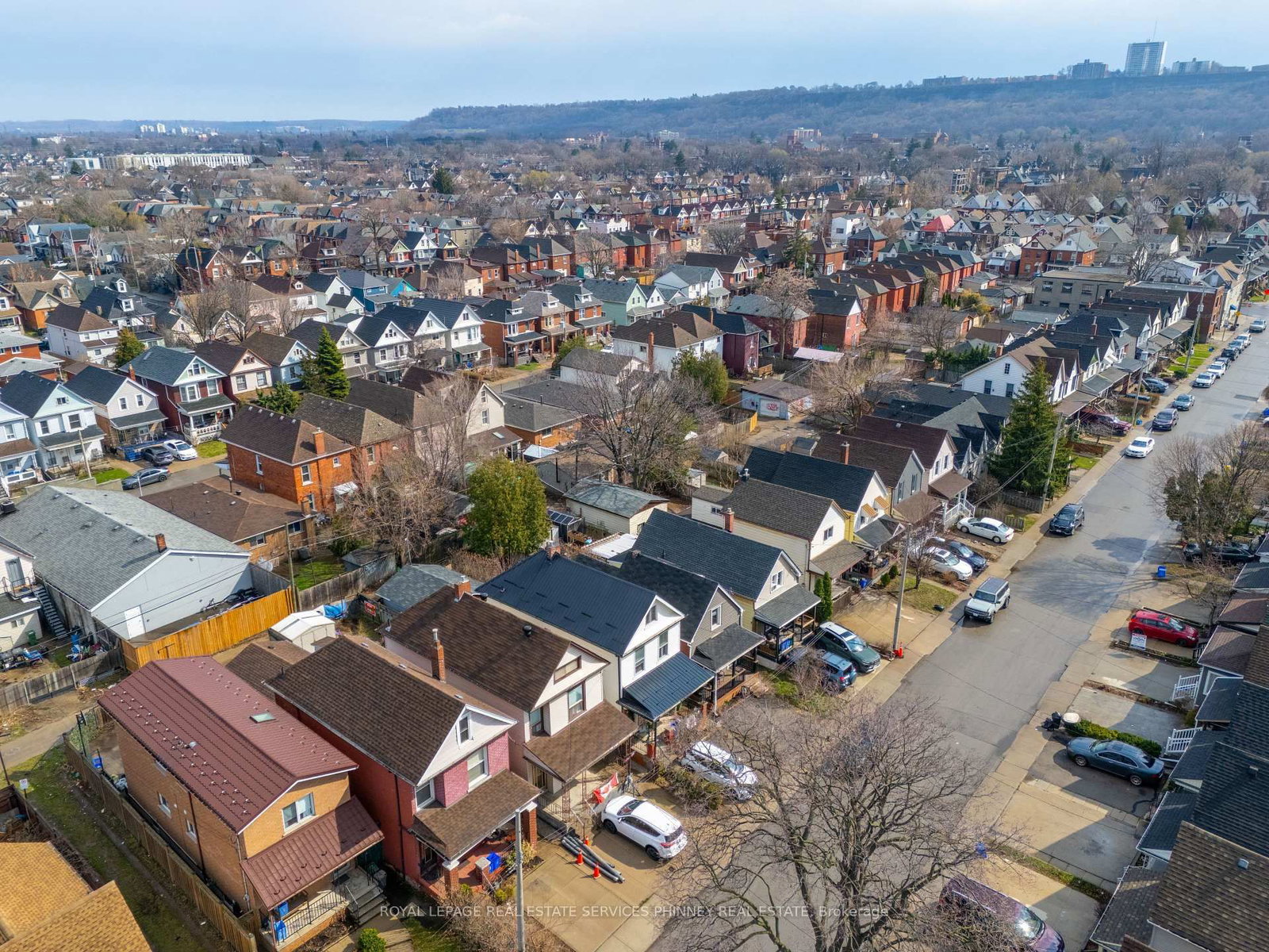 Detached House for sale at 88 Chestnut Avenue, Hamilton, Ontario, L8L 6K9 - Gibson - MLS: X12984912