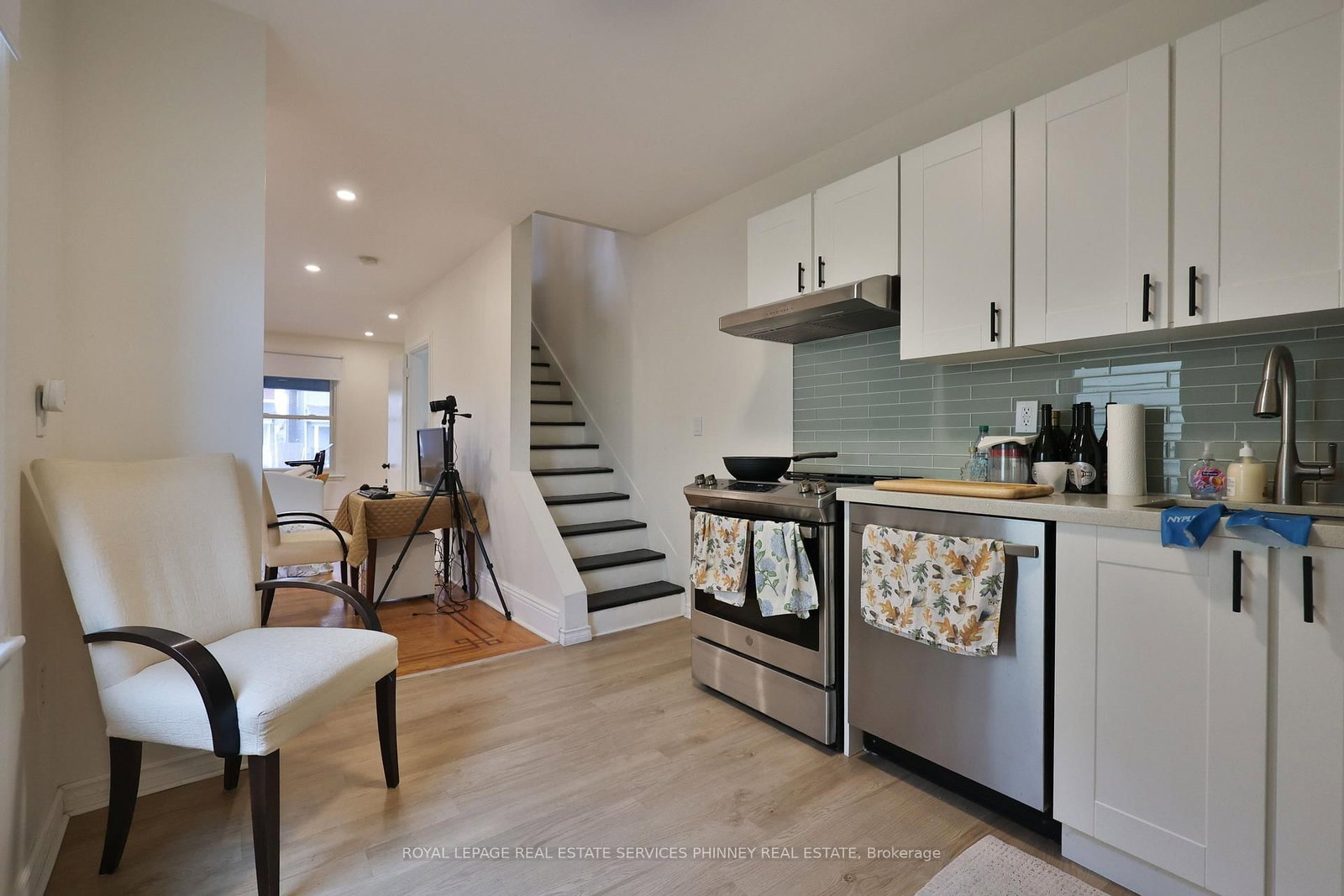 Detached House for sale at 88 Chestnut Avenue, Hamilton, Ontario, L8L 6K9 - Gibson - MLS: X12984912