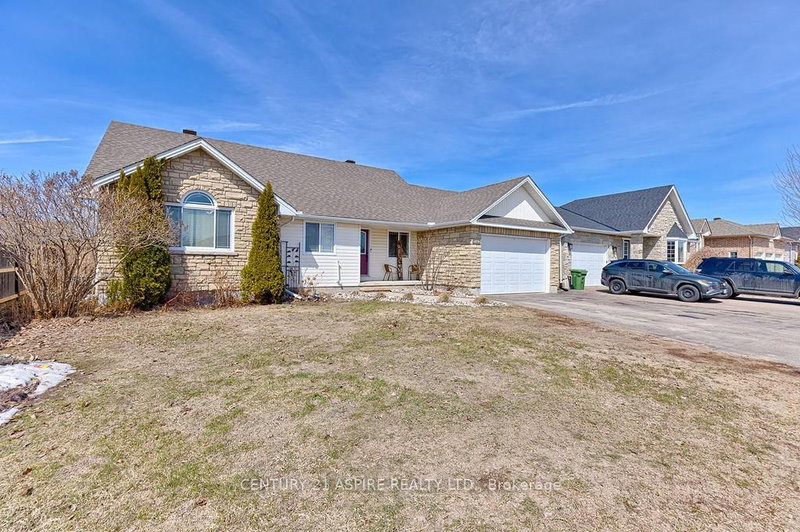 1034 Limestone Tr, Petawawa, K8H 0A5 | Image 3