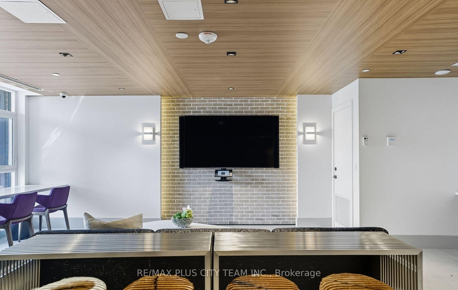 Condo for sale at 416-600 North Service Road, Hamilton, Ontario, L8E 0L2 - Lakeshore - MLS: X12985002