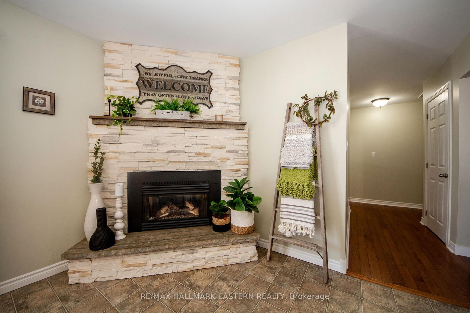 Detached House for sale at 523 Mcmaster Road, Quinte West, Ontario, K8V 0N5 - Murray Ward - MLS: X12985004