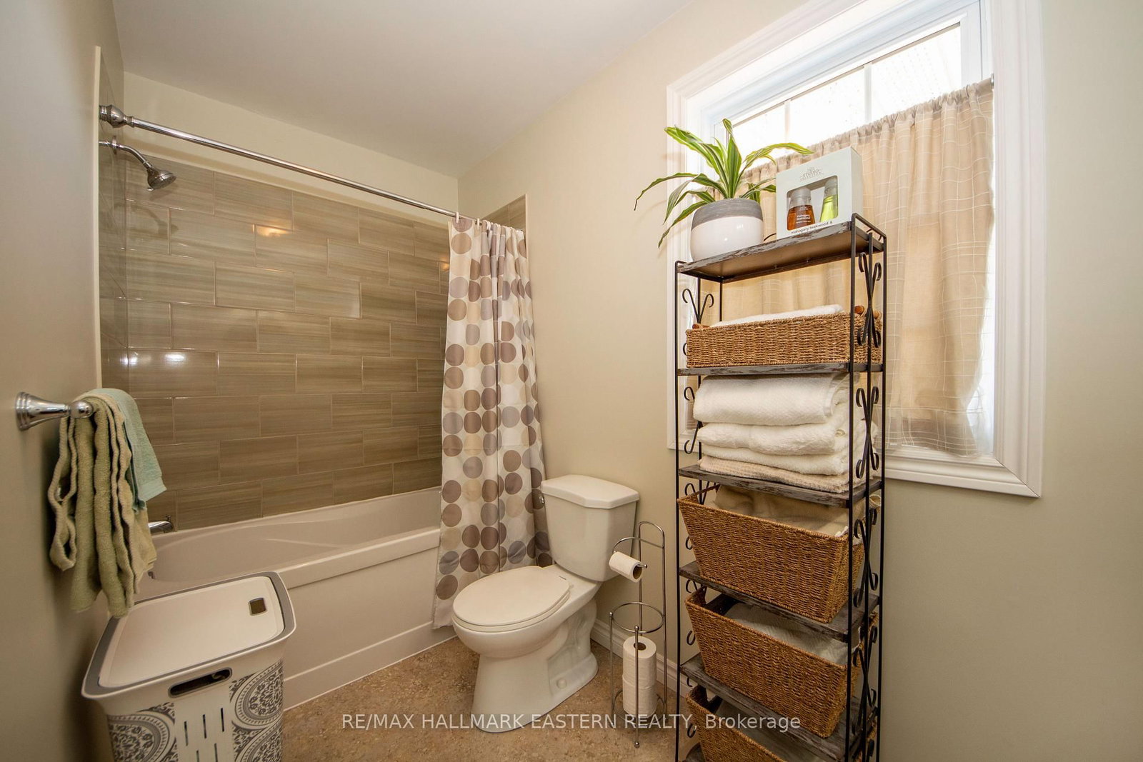 Detached House for sale at 523 Mcmaster Road, Quinte West, Ontario, K8V 0N5 - Murray Ward - MLS: X12985004