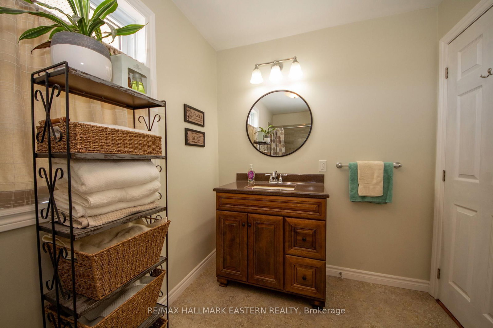 Detached House for sale at 523 Mcmaster Road, Quinte West, Ontario, K8V 0N5 - Murray Ward - MLS: X12985004