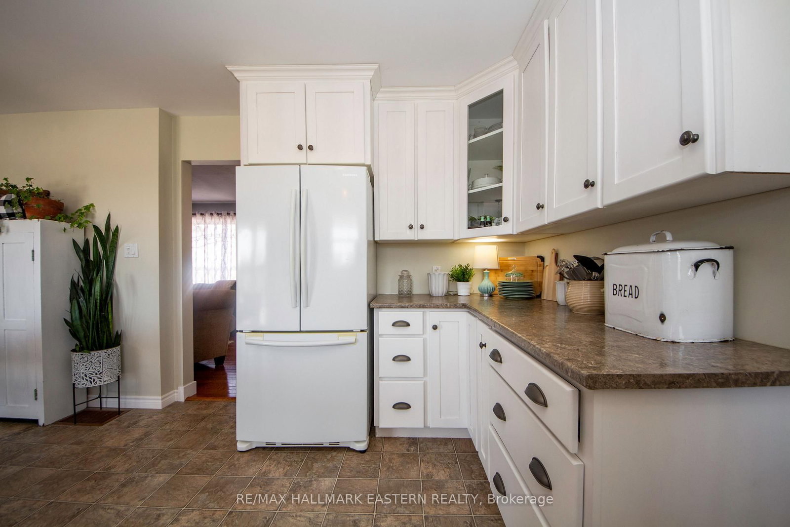 Detached House for sale at 523 Mcmaster Road, Quinte West, Ontario, K8V 0N5 - Murray Ward - MLS: X12985004