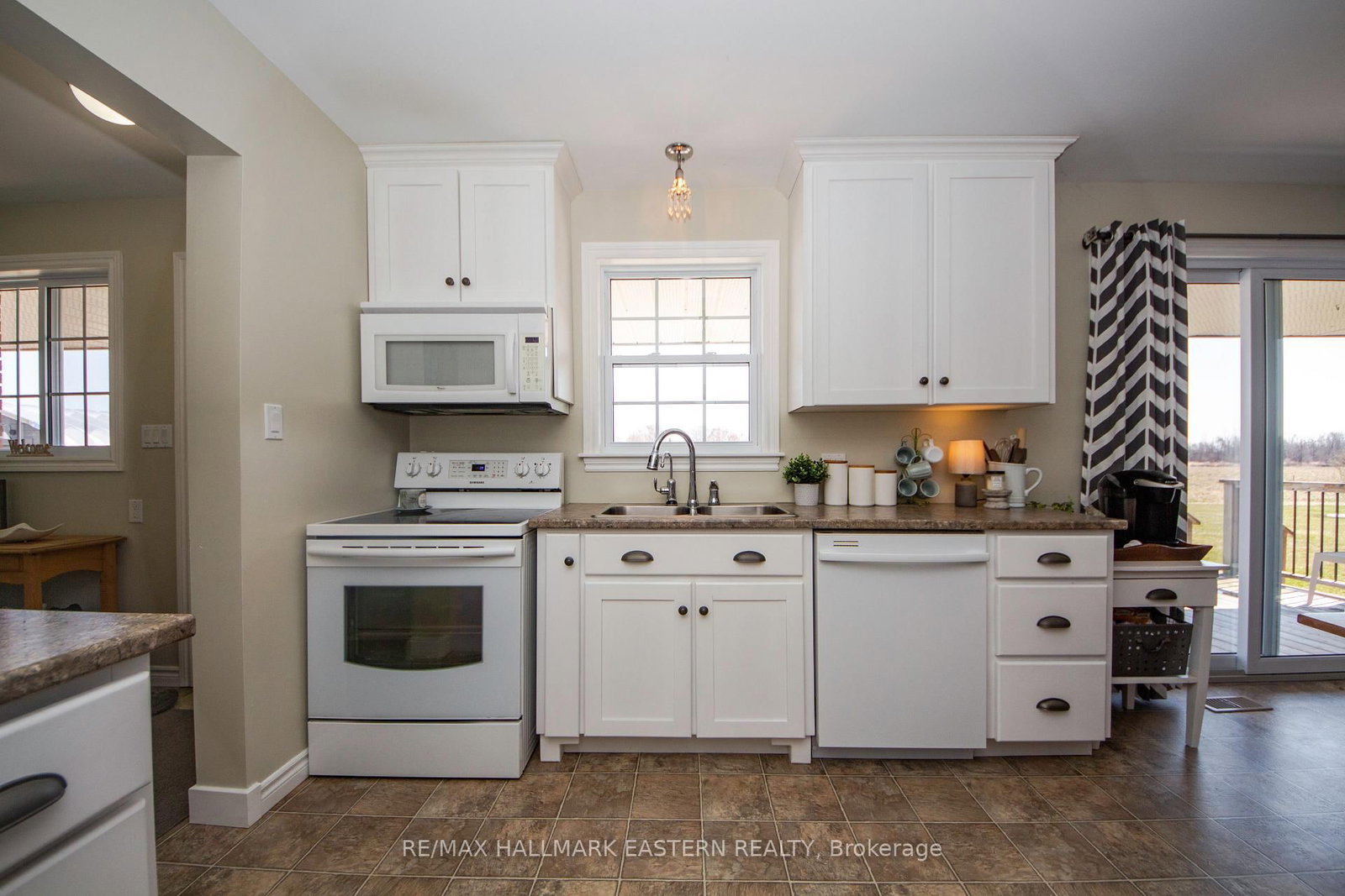 Detached House for sale at 523 Mcmaster Road, Quinte West, Ontario, K8V 0N5 - Murray Ward - MLS: X12985004