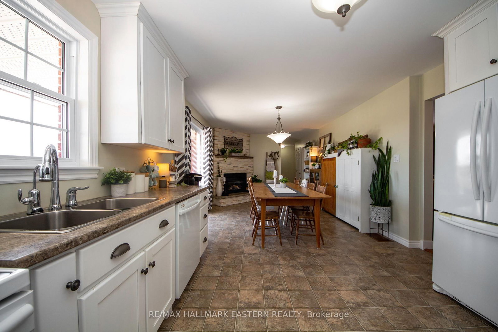 Detached House for sale at 523 Mcmaster Road, Quinte West, Ontario, K8V 0N5 - Murray Ward - MLS: X12985004