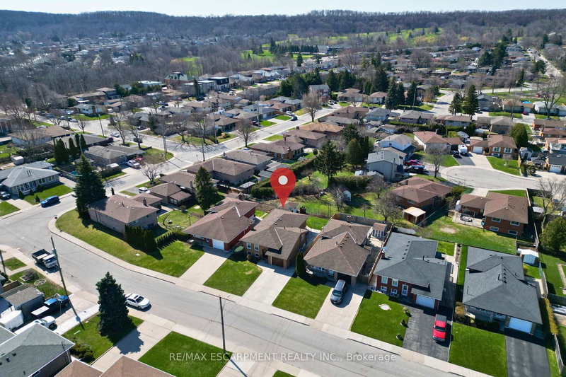 11 Forest Hill Cres, Hamilton, L8K 5V2 | Image 3