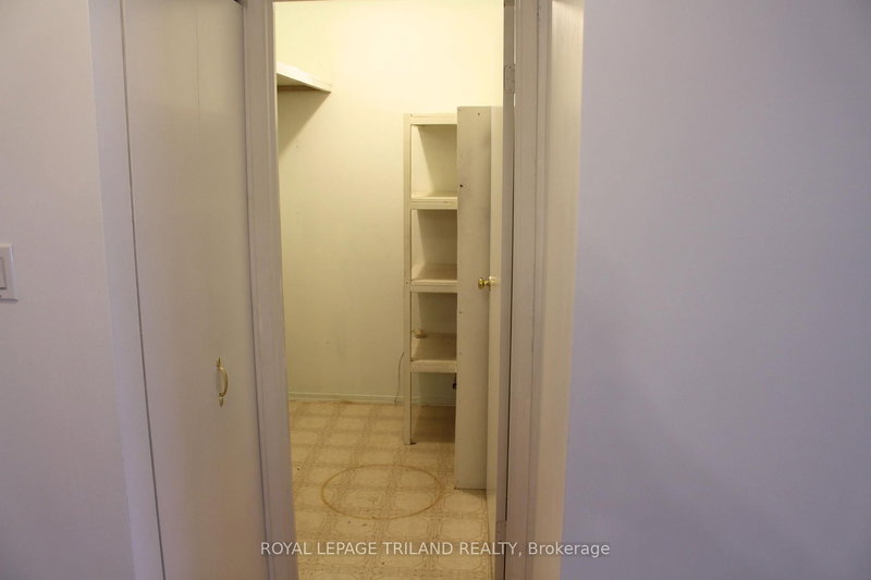 218 - 9 Jacksway Cres, London North, N5X 3T7 | Image 3