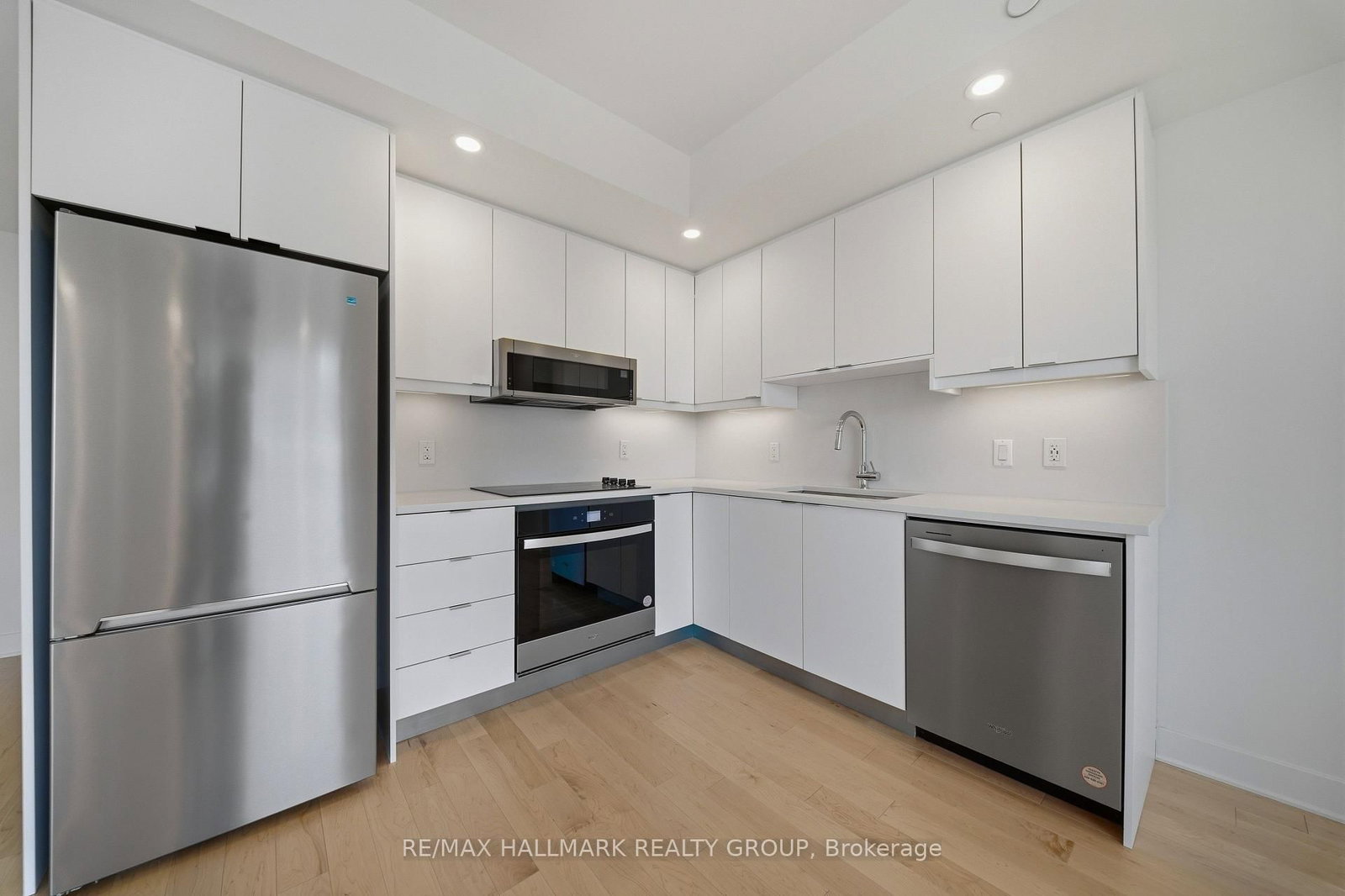 180 George Street, Unit 2001 - Photo 11