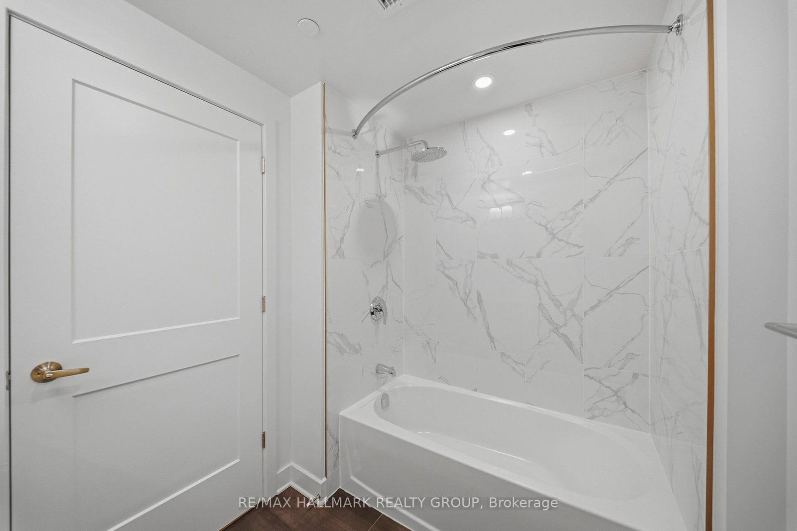 180 George Street, Unit 2001 - Photo 14