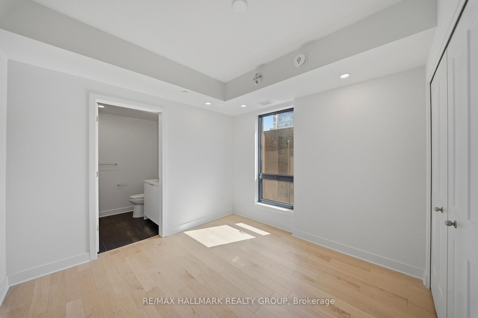 180 George Street, Unit 2001 - Photo 15