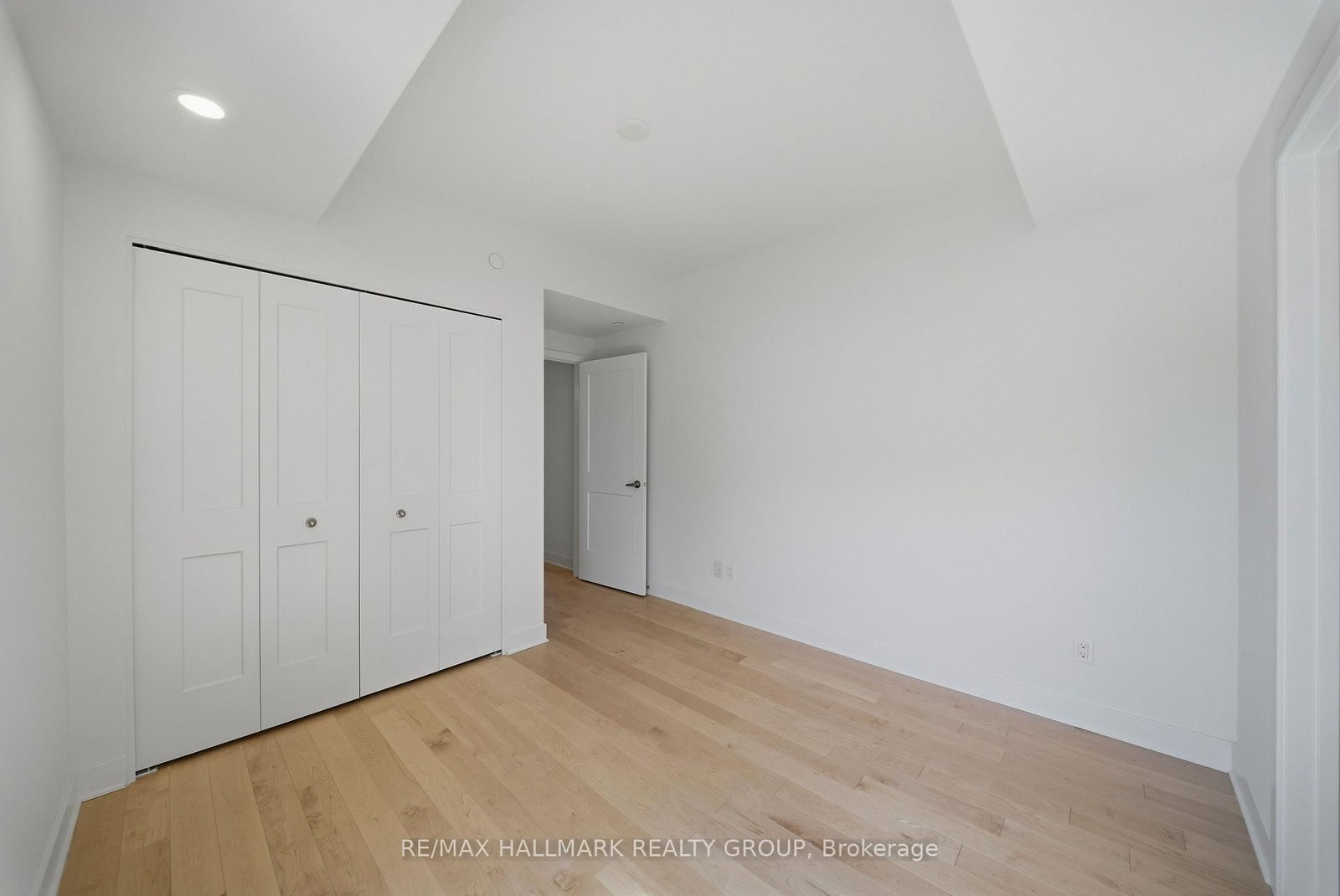 180 George Street, Unit 2001 - Photo 16