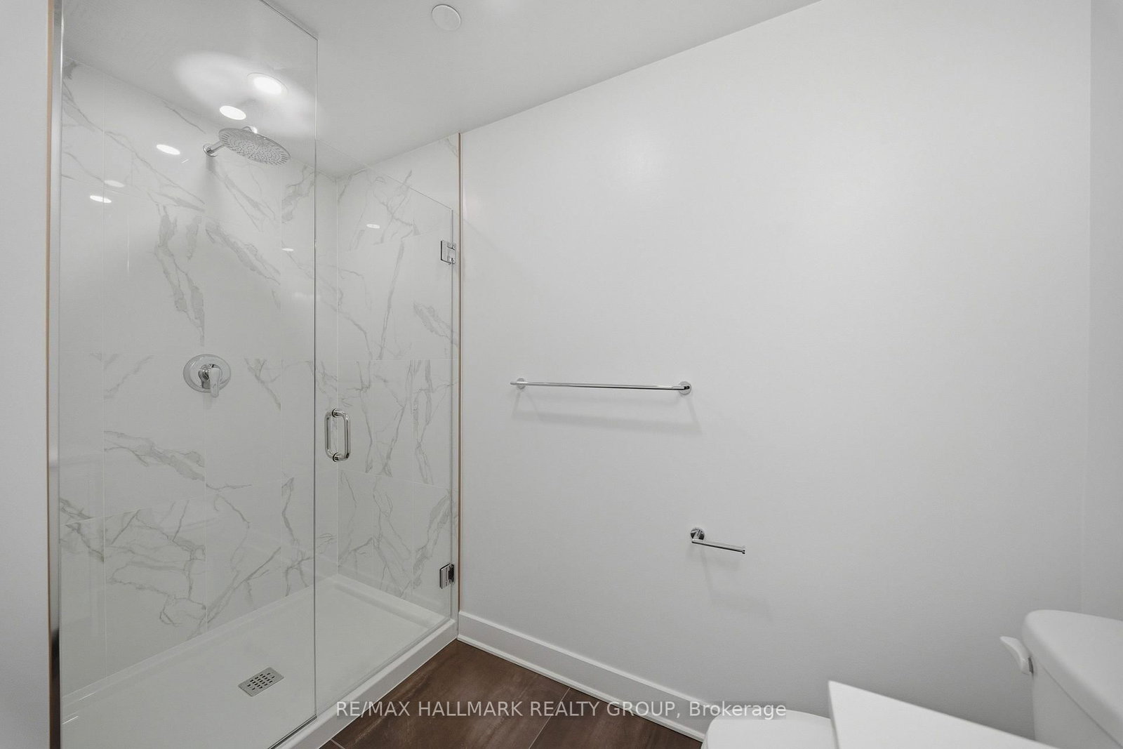 180 George Street, Unit 2001 - Photo 18