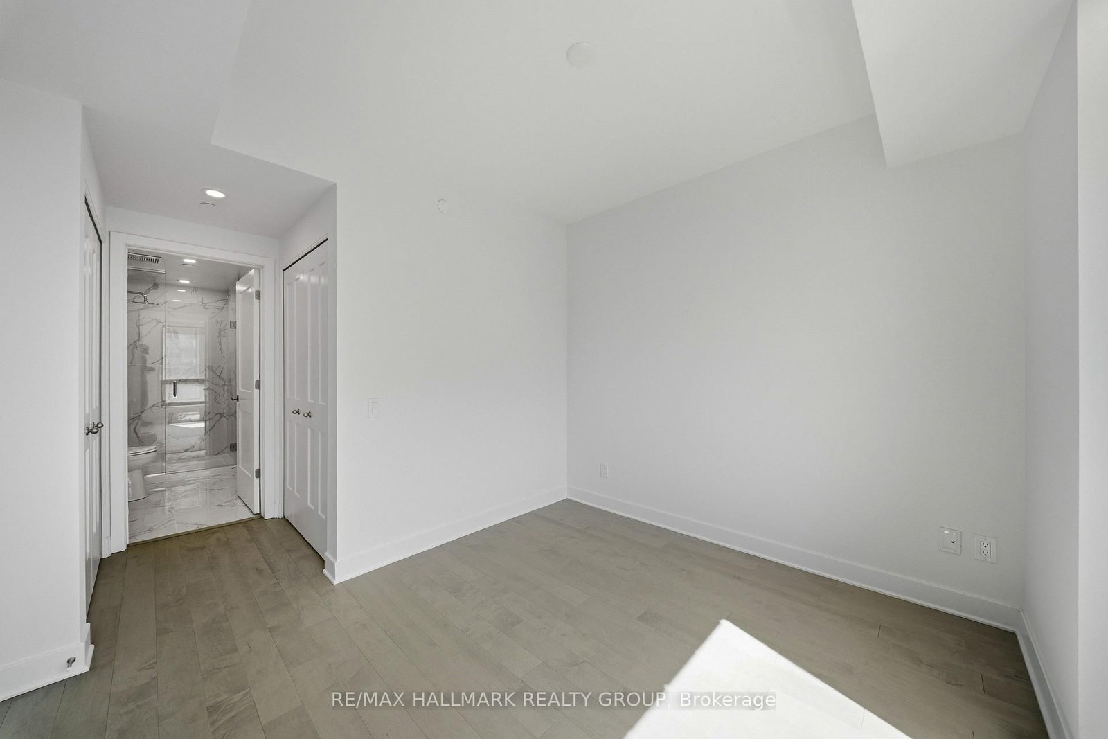 180 George Street, Unit 2008 - Photo 10