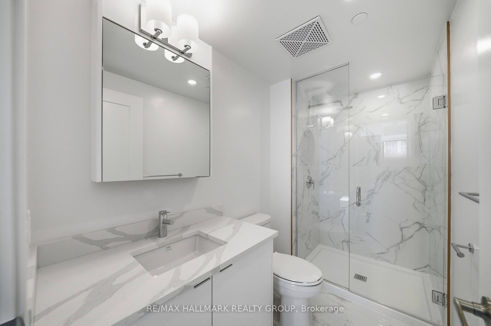 180 George Street, Unit 2008 - Photo 11