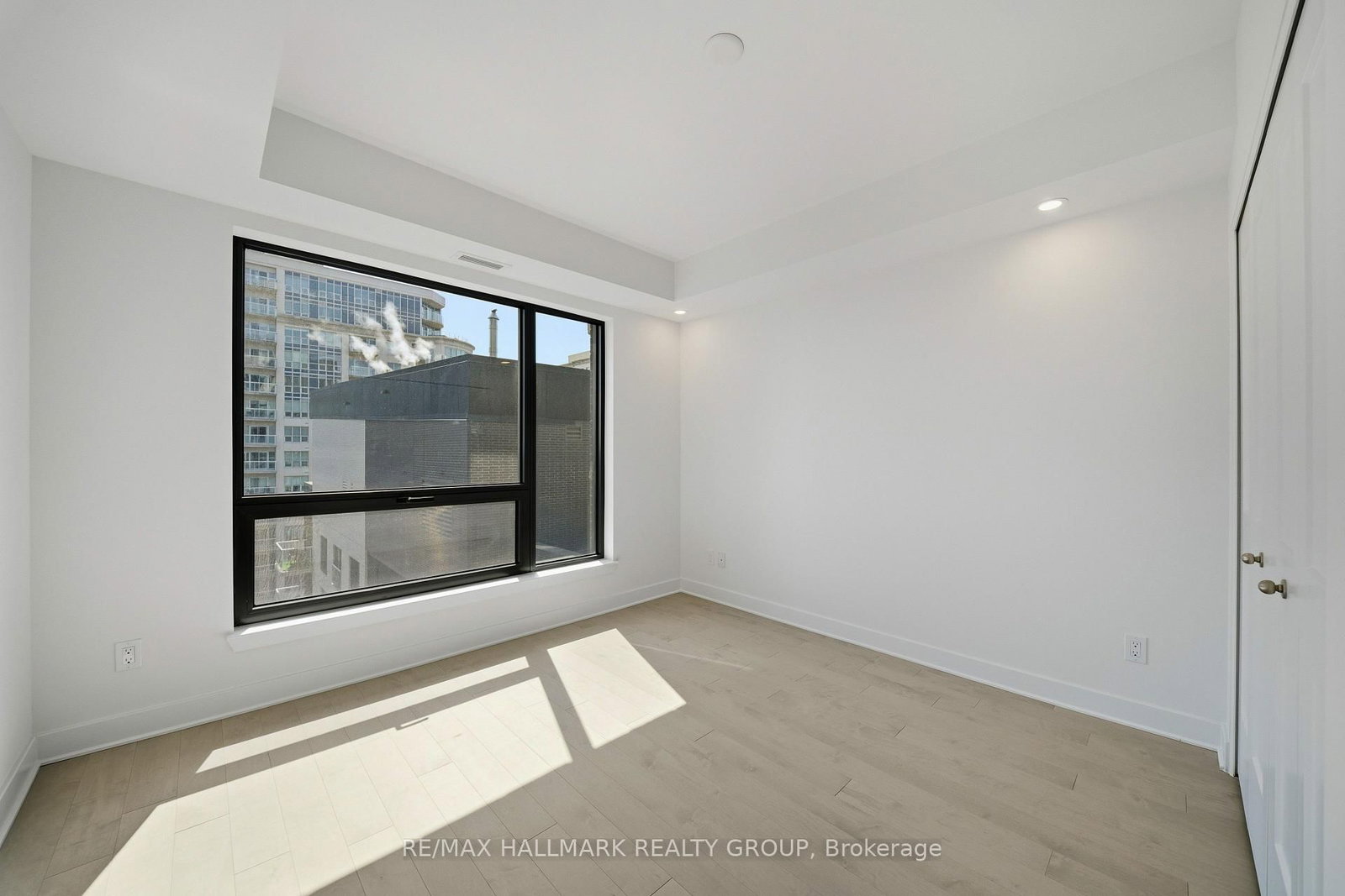 180 George Street, Unit 2008 - Photo 14