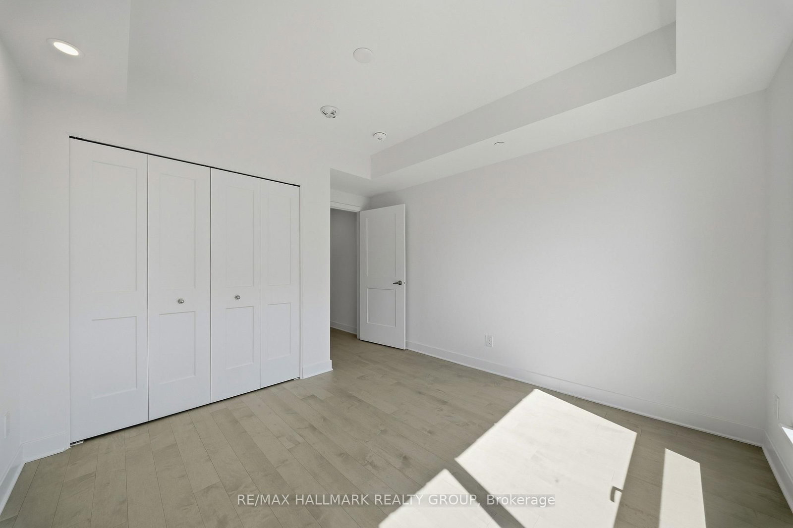 180 George Street, Unit 2008 - Photo 15