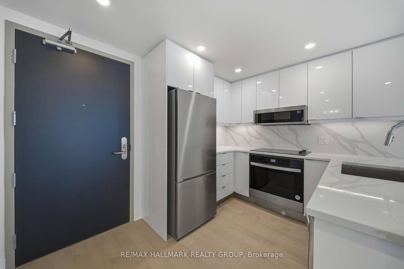 180 George Street, Unit 2008 - Photo 3