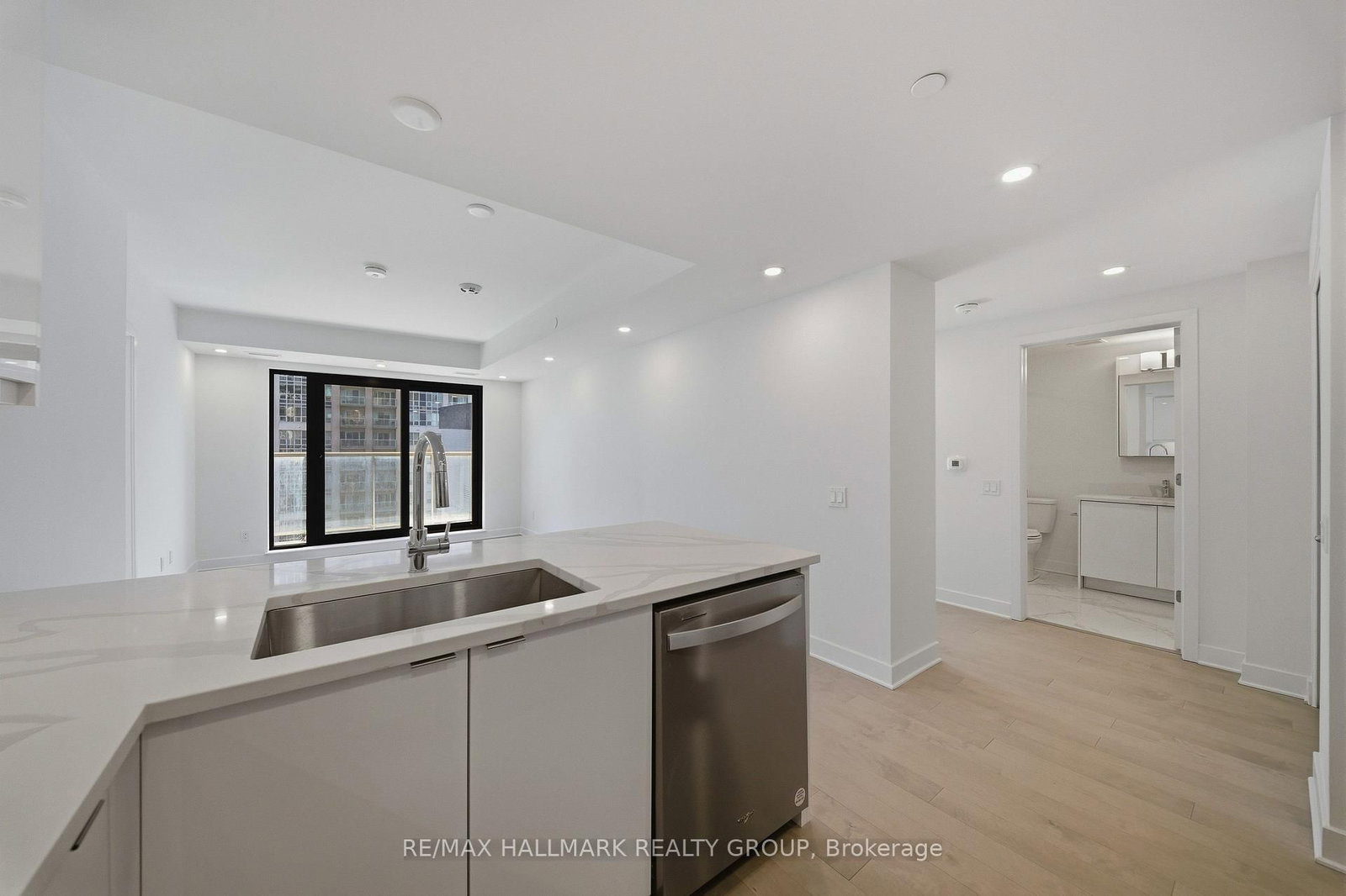 180 George Street, Unit 2008 - Photo 6