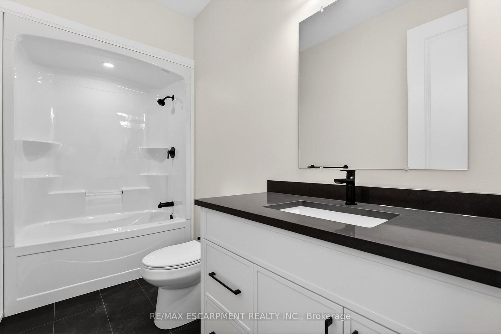 6192 Curlin Crescent • Niagara Falls, ON photo 6