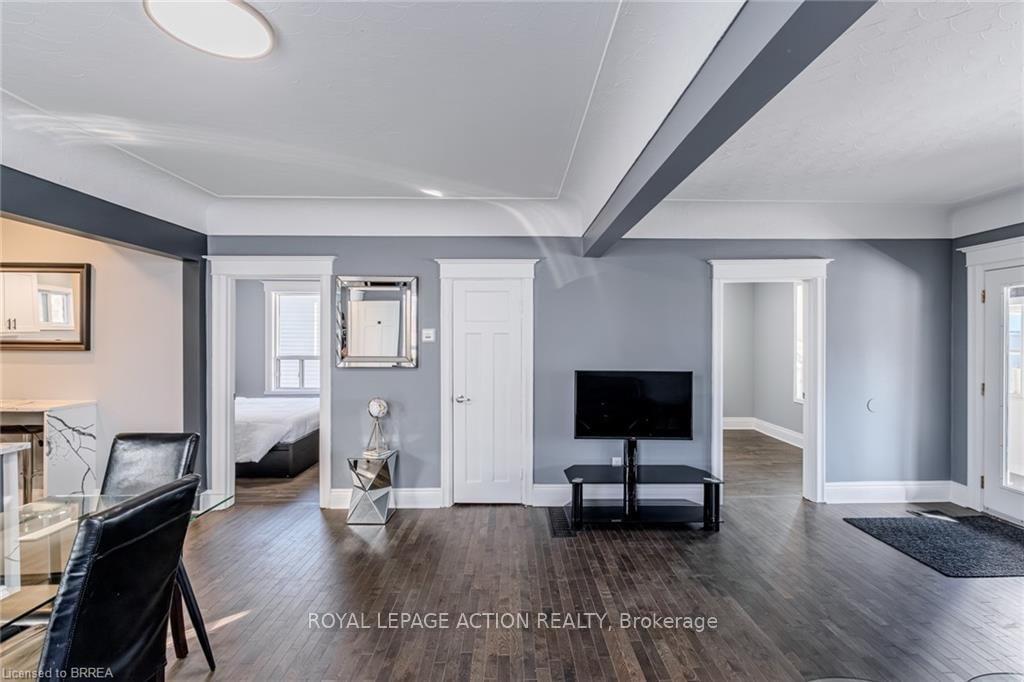 Detached House for sale at 42 East 31st Street, Hamilton, Ontario, L8V 3N7 - Raleigh - MLS: X12985322