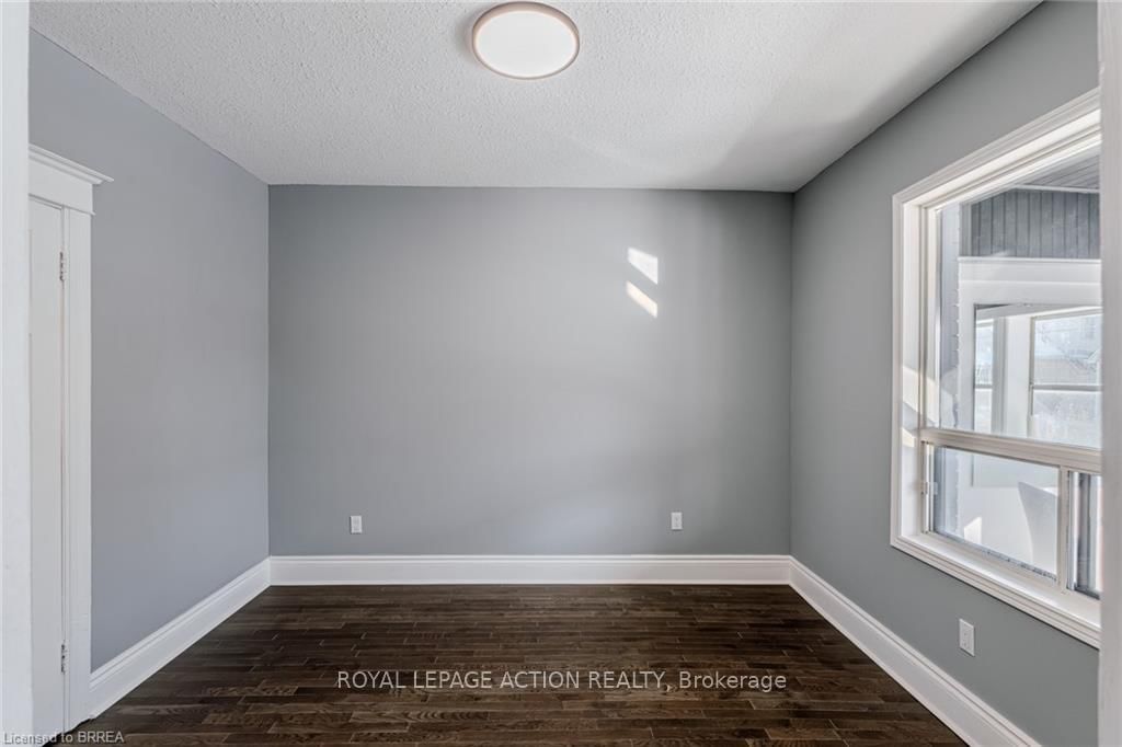 Detached House for sale at 42 East 31st Street, Hamilton, Ontario, L8V 3N7 - Raleigh - MLS: X12985322