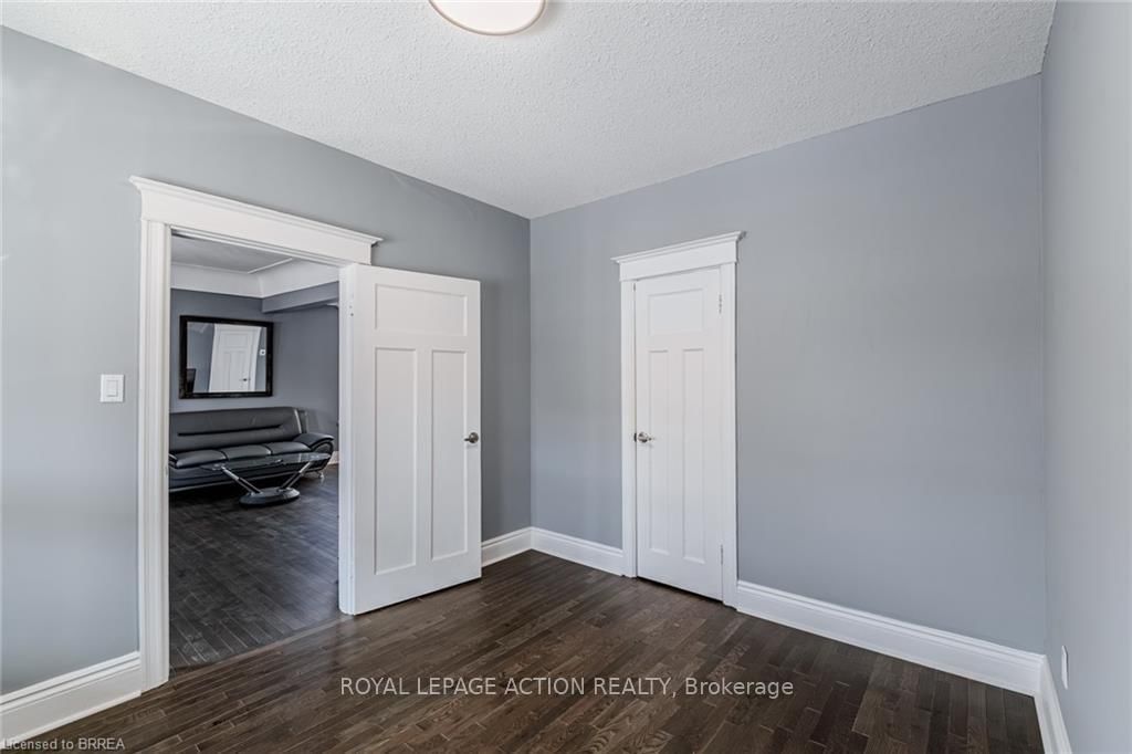 Detached House for sale at 42 East 31st Street, Hamilton, Ontario, L8V 3N7 - Raleigh - MLS: X12985322