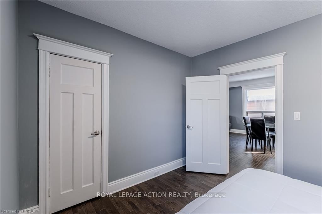Detached House for sale at 42 East 31st Street, Hamilton, Ontario, L8V 3N7 - Raleigh - MLS: X12985322
