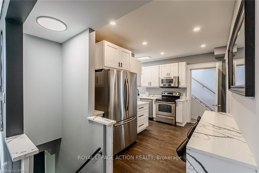 Detached House for sale at 42 East 31st Street, Hamilton, Ontario, L8V 3N7 - Raleigh - MLS: X12985322