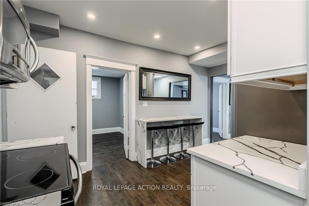 Detached House for sale at 42 East 31st Street, Hamilton, Ontario, L8V 3N7 - Raleigh - MLS: X12985322