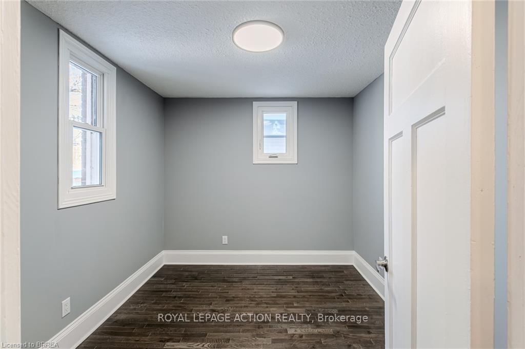 Detached House for sale at 42 East 31st Street, Hamilton, Ontario, L8V 3N7 - Raleigh - MLS: X12985322