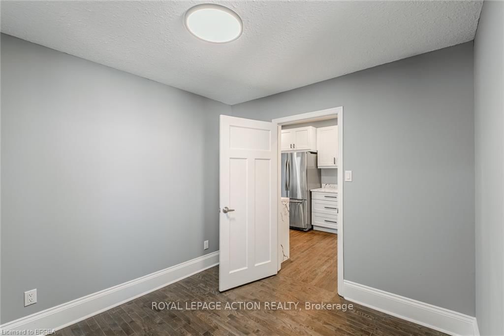 Detached House for sale at 42 East 31st Street, Hamilton, Ontario, L8V 3N7 - Raleigh - MLS: X12985322