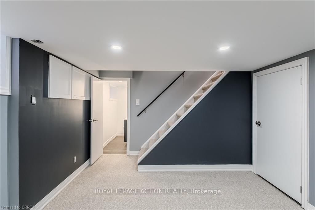 Detached House for sale at 42 East 31st Street, Hamilton, Ontario, L8V 3N7 - Raleigh - MLS: X12985322