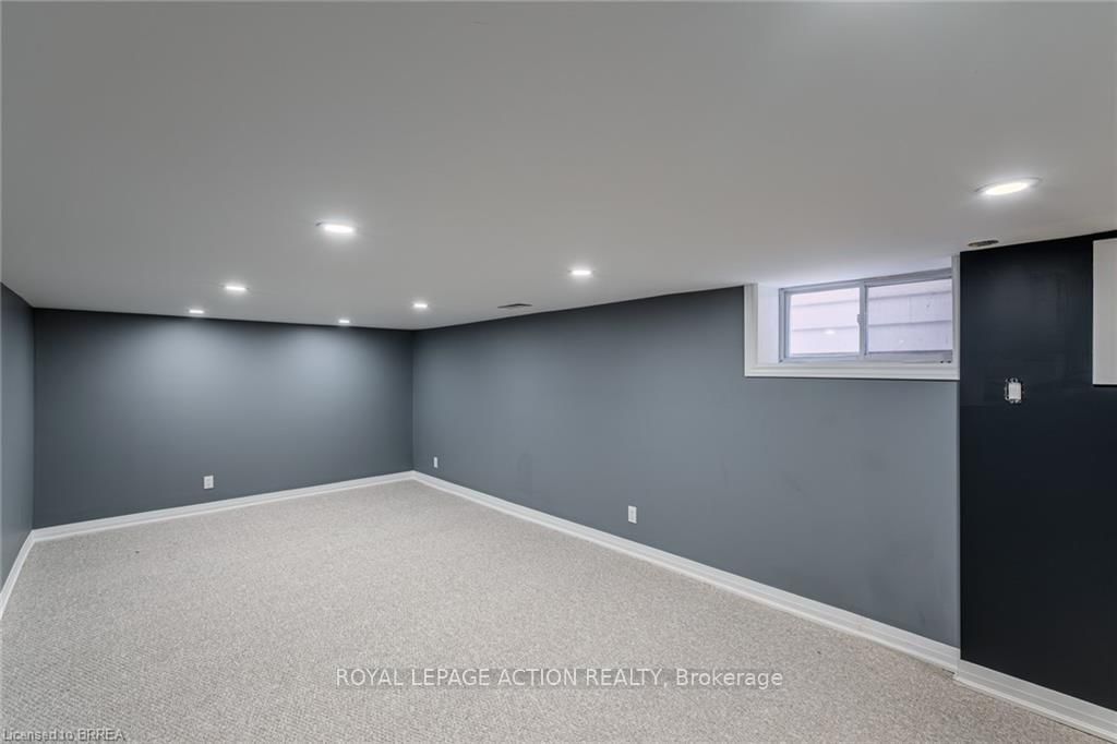 Detached House for sale at 42 East 31st Street, Hamilton, Ontario, L8V 3N7 - Raleigh - MLS: X12985322