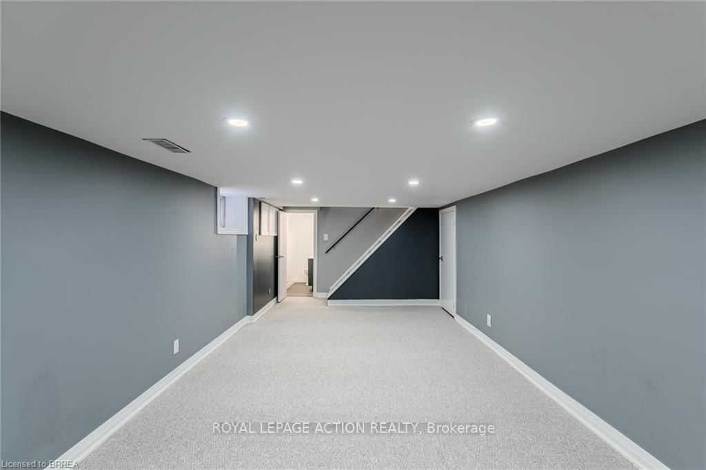 Detached House for sale at 42 East 31st Street, Hamilton, Ontario, L8V 3N7 - Raleigh - MLS: X12985322