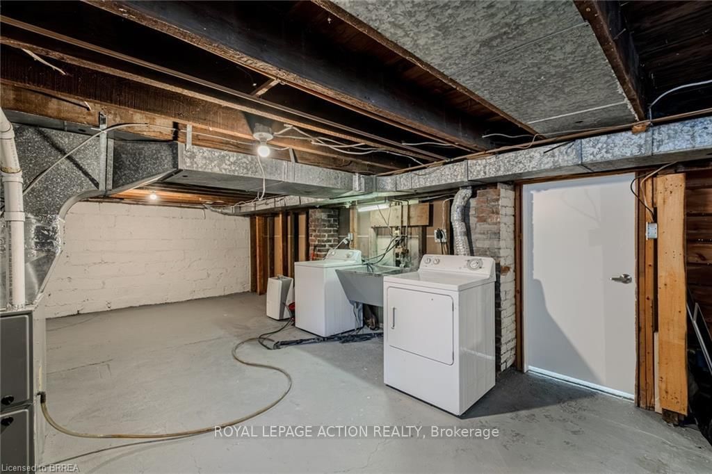 Detached House for sale at 42 East 31st Street, Hamilton, Ontario, L8V 3N7 - Raleigh - MLS: X12985322