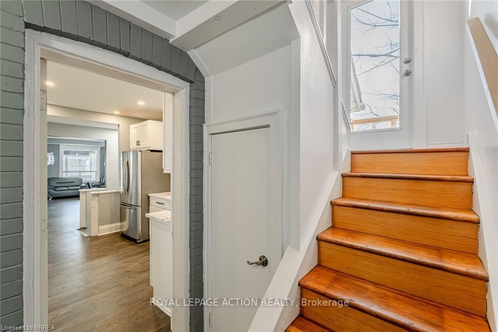 Detached House for sale at 42 East 31st Street, Hamilton, Ontario, L8V 3N7 - Raleigh - MLS: X12985322