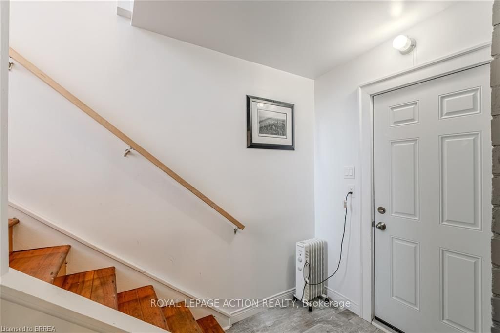 Detached House for sale at 42 East 31st Street, Hamilton, Ontario, L8V 3N7 - Raleigh - MLS: X12985322