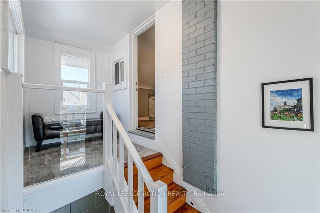 Detached House for sale at 42 East 31st Street, Hamilton, Ontario, L8V 3N7 - Raleigh - MLS: X12985322